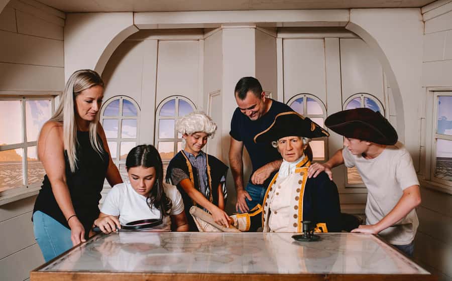 Sydney: Madame Tussauds Sydney General Admission - Meeting famous faces at Darling Harbour