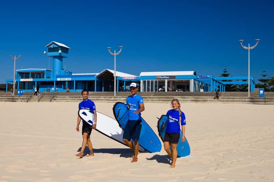 Sydney: Maroubra Surf Lesson - Practicing the basics on land