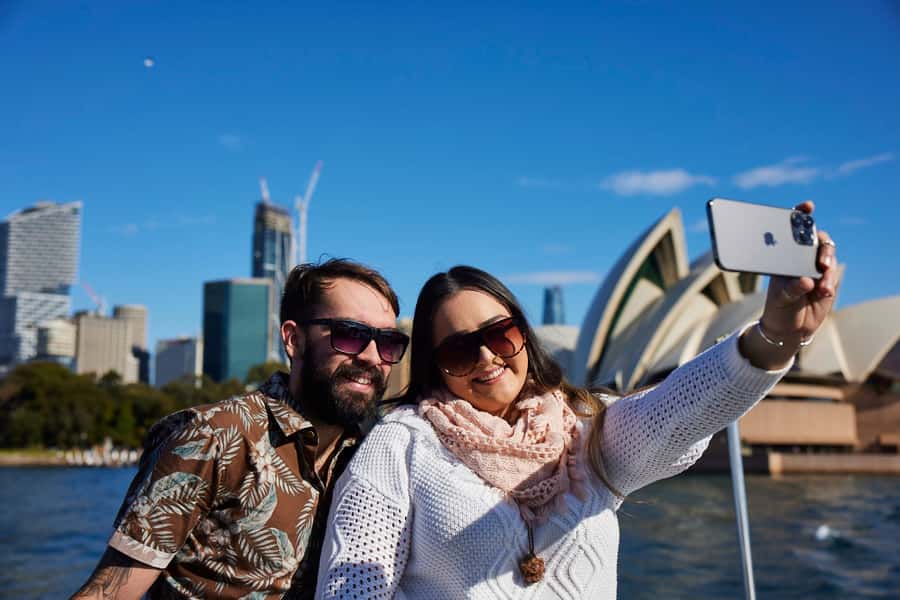 Sydney: Morning Sightseeing Bus to Bondi with Lunch Cruise - A half-day route that covers a lot of Sydney