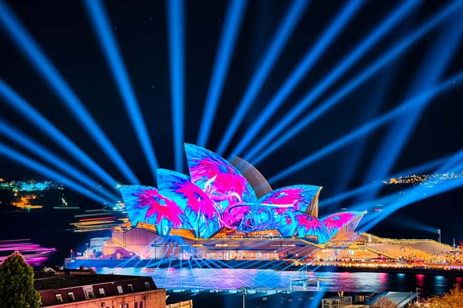 Sydney: Premium Catamaran Vivid Cruise with Welcome Drink - Key points to know before booking