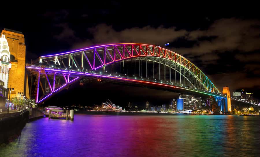 Sydney: Premium Catamaran Vivid Cruise with Welcome Drink - The first drink and the feel of Whitehaven