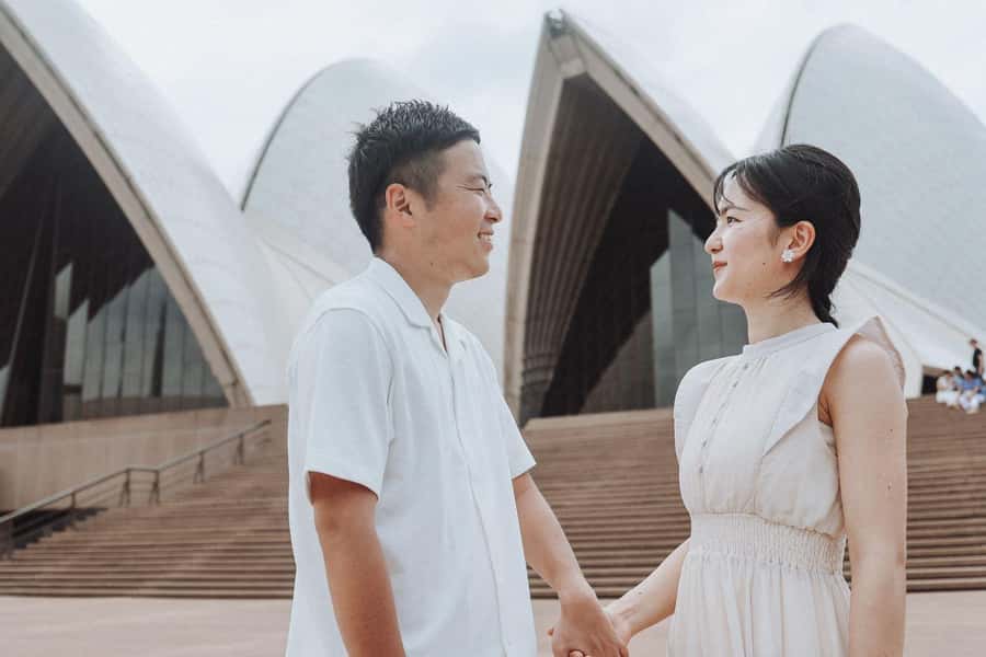 Sydney: Private Photoshoot outside the Opera House - What happens when you meet near the Opera House