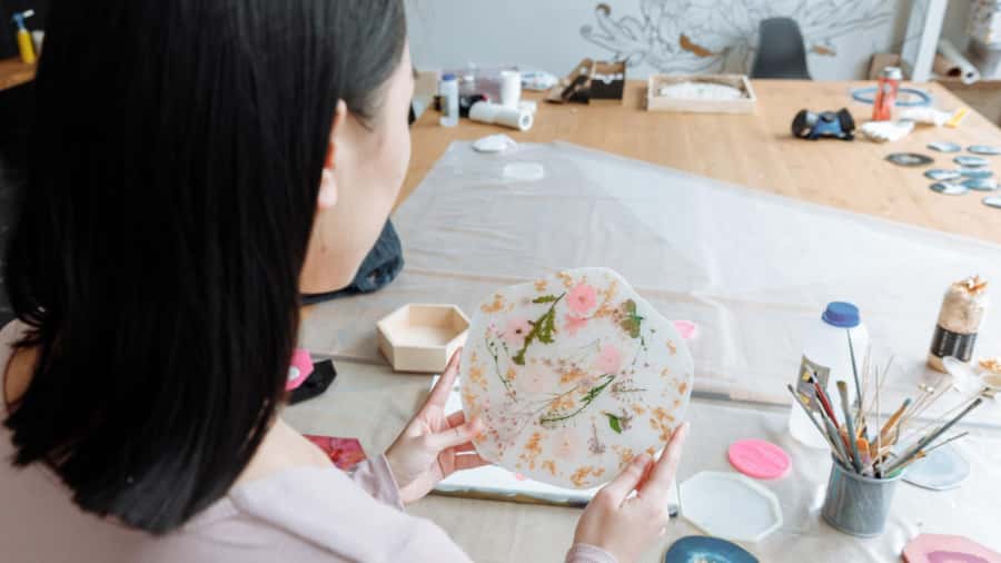 Sydney: Resin Art Classes - Cheeseboards & Coasters - A one-hour class with room for creative choices