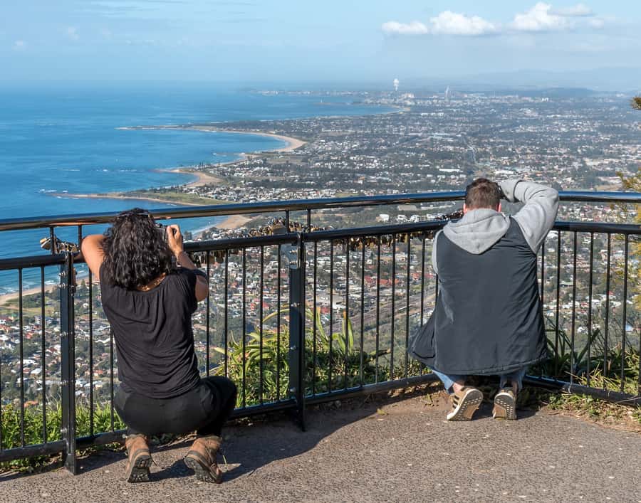Sydney: Sea Cliff Bridge, Kiama Blowhole and Farmlands Tour - Crossing the Sea Cliff Bridge and stopping at Bald Hill