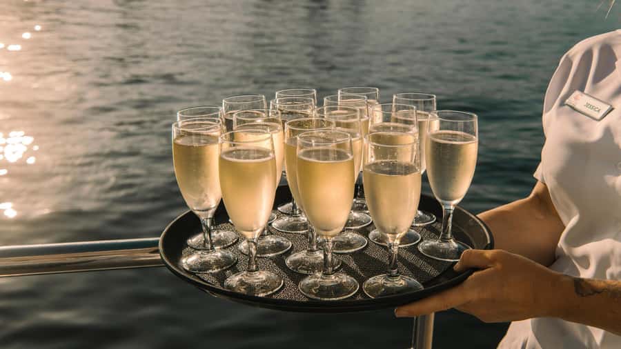 Sydney: Sydney Harbor Lunch Cruise with Welcome Drink - Why a Sydney Harbour lunch works so well
