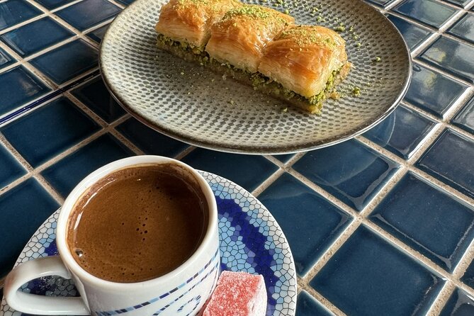 Taste of Sydney Tour (mini coach) - Alexandria: cake and a pause at Black Star Bakery