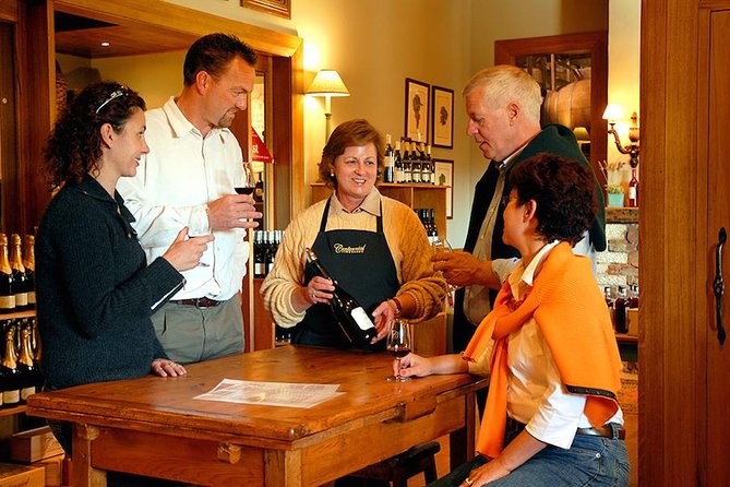 Waves Waterfalls and Wineries Full-Day Southern Highlands Private Tour - Historic streets before lunch